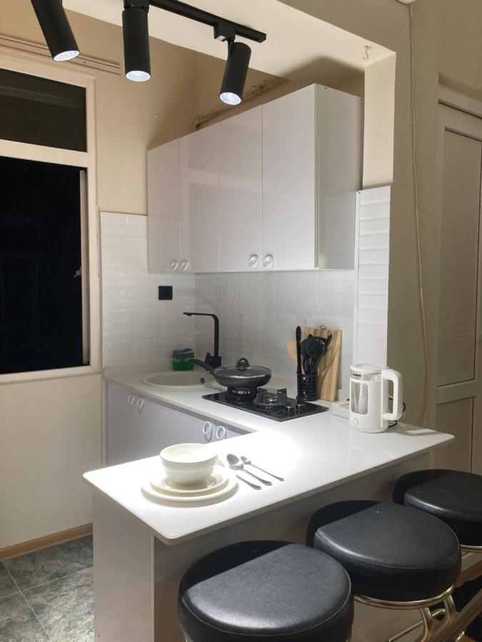 Apartment Kostava 10 บาทูมิ ภายนอก รูปภาพ