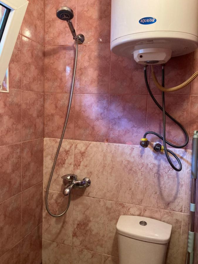 Apartment Kostava 10 บาทูมิ ภายนอก รูปภาพ