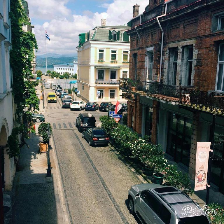 Apartment Kostava 10 บาทูมิ ภายนอก รูปภาพ